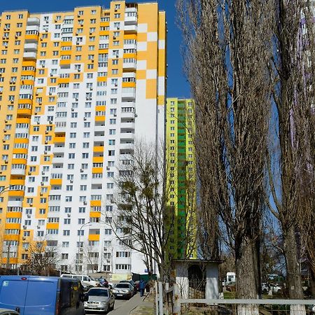 Комфортні Мині-Апартаменти Студіо На Юлії Здановської Kiev Exterior foto