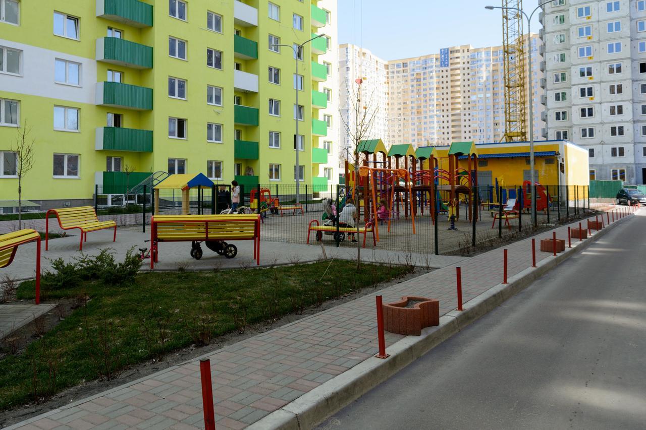 Комфортні Мині-Апартаменти Студіо На Юлії Здановської Kiev Exterior foto